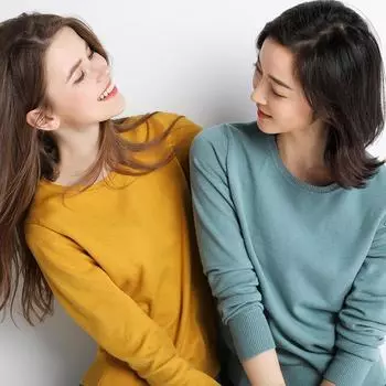 Новый женский свитер с длинным рукавом и круглым вырезом 2024 года, свободная верхняя одежда в стиле осень-зима, трикотажный топ в корейском стиле, базовая однотонная рубашка 1758 One Size чёрный