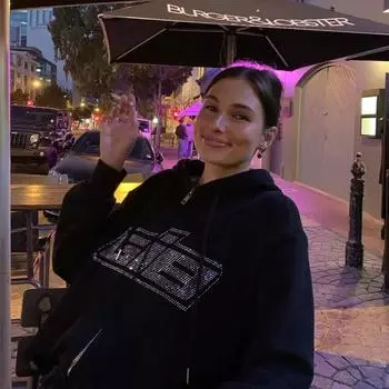 Новый женский свитшот со стразами и буквенным принтом, толстовки с длинными рукавами на молнии, свободная уличная одежда больших размеров, повседневная осень 2024 г. XS чёрный