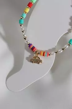 Ножной браслет из бисера с фигуркой автомобиля из камня циркон и жемчугом