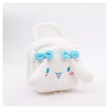Объемная плюшевая сумка с изображением персонажей Sanrio и квадратной ручкой.