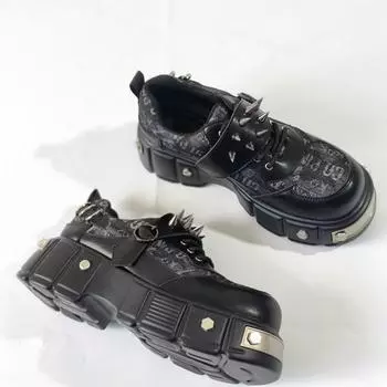 Обувь 2025 года, новые мужские кожаные туфли с расширенными сенсорными функциями и круглым носком, британская толстая подошва, увеличивающая высоту носков, заклепки 37 чёрный