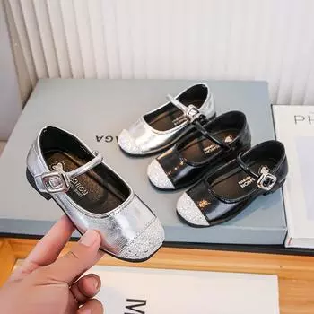 Обувь для девочек Простые ветрозащитные блестки Маленькие кожаные туфли Мягкая подошва Модные туфли принцессы Новые летние туфли для девочек 23 серебряный
