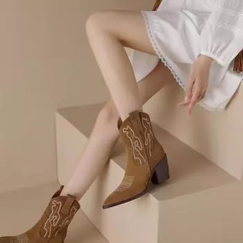 Обувь для женщин 2024 года, брендовые женские ботинки без застежек, модные вышитые современные ботинки, женские сексуальные туфли с острым носком длиной до середины голени для женщин 35