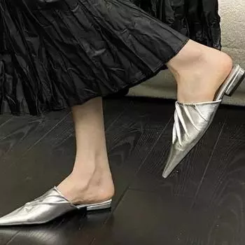 Обувь для женщин Высококачественные женские тапочки с закрытым носком Модные модельные тапочки Женские плиссированные сандалии с острым носком на низком каблуке 35