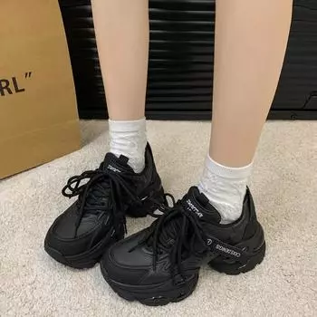 Обувь Gu Yun Daddy женская 2024 года, новая осенне-зимняя платформа с увеличенной внутренней высотой, маленькая женская обувь коричневого цвета, повседневная спортивная обувь 35