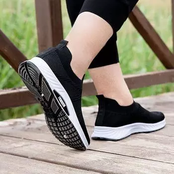 Обувь мужская весна-лето 2025 года, новая повседневная обувь, мужские дышащие кроссовки, мужская обувь с мягкой подошвой, спортивная обувь для мужчин, импортная торговля 39 чёрный