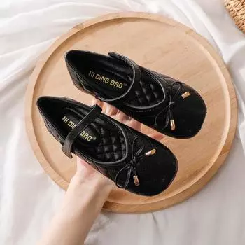 Обувь принцессы для девочек, весенне-осенняя новая модная детская маленькая кожаная обувь в стиле ретро, детская обувь на мягкой подошве в западном стиле 23 чёрный