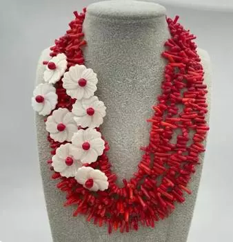 Очаровательное колье с цветком из ракушки красного коралла