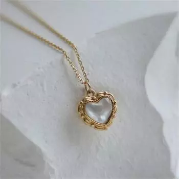 Очаровательное ожерелье с подвеской в форме сердца, инкрустированное искусственным лунным камнем, модный ювелирный аксессуар, универсальный для женщин, повседневная одежда золотой