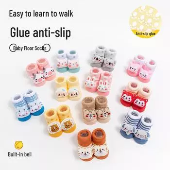 Очаровательные детские носки с кукольным принтом для новорожденных, которые учатся ходить, весна и осень 2024 г., нескользящие хлопковые носки для мальчиков и девочек. One Size 0-9 Months - Gift Box
