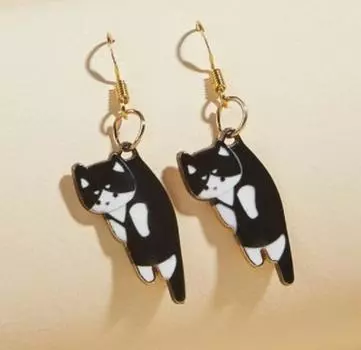 Очаровательные серьги-крючки в виде котенка: Милый и простой дизайн мультяшного кота