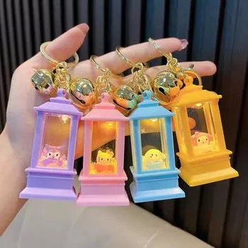 «Очаровательный брелок в виде машинки-коготь»: Светящийся ночник-подвеска для ключей от машины