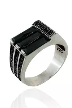 Очень стильное мужское кольцо из серебра 925 пробы с ониксом высшего качества