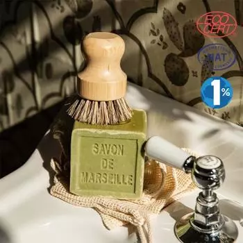 Очищающее мыло с оливковым маслом Douce Nature 300 г NONE