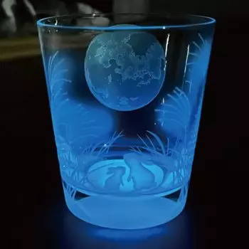 Очки, чтобы насладиться фантастическим светом Роскошное каменное стекло Светящееся стекло Стильное, сделанное в Японии Дизайн Стеклянное мастерство Пескоструйная обработка Стеклянная скульптура