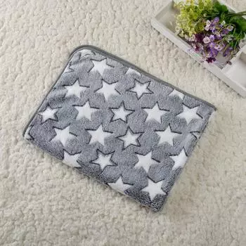 Одеяло для мелких животных Мягкий пушистый коврик для сна морской свинки Милый принт звезды и косточки Теплый уютный коврик для кровати хомяка Котенок Кролик Товары для питомцев 25x25cm