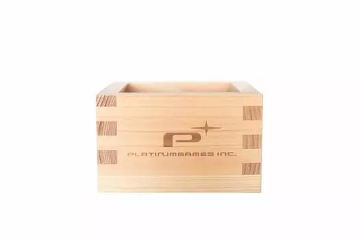 Один квадрат с логотипом Platinum Games