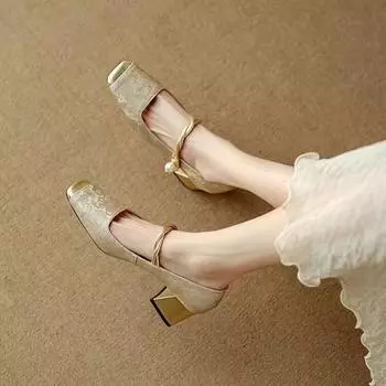 Одно слово с толстым каблуком одинарные туфли в китайском стиле французские ручная работа легкие роскошные тисненые шелковые темпераментные туфли на среднем каблуке женские сочетающиеся по цвету s 35