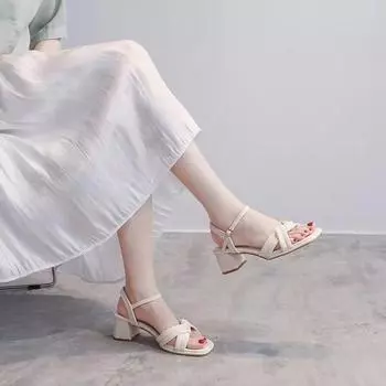 Одно слово сандалии женская юбка 2025 лето новые туфли на мягкой подошве высокие каблуки женская одежда римские сандалии 35