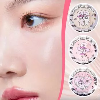 Одноцветная пудра-хайлайтер естественным образом осветляет лицо. One Size