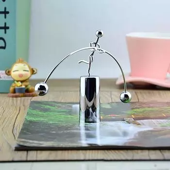 Одноногий Железный Человек Баланс Маятник Геркулес Тяжелая Атлетика Настольное Украшение 17.5*11.5cm серебряный