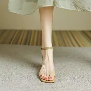 Односложные босоножки, летние женские, новинка 2024 года, прозрачный каблук со стразами, средний каблук, открытый носок, толстый каблук, сказочные, универсальные, повседневные 34