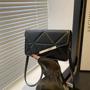 Однотонная красивая маленькая сумка женская весна-лето 2024 года, новая простая модная портативная сумка через плечо, темпераментная маленькая квадратная сумка чёрный