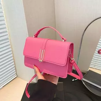 Однотонная простая маленькая квадратная сумка 2024 года, новая корейская версия, модная женская простая повседневная сумка-мессенджер через плечо чёрный