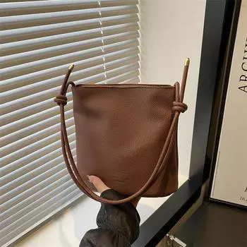 Однотонная простая повседневная сумка-ведро через плечо в этом году популярная ретро-сумка большой вместимости 2024 года, новая осенняя женская сумка-ведро через плечо чёрный