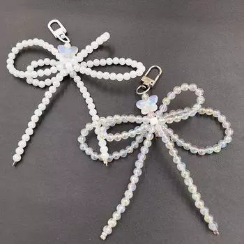 Однотонная сумка для телефона с пряжкой в виде сердца и кулоном из бисера и цепочки белый