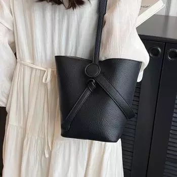 Однотонные популярные женские сумки, модная трендовая сумка на одно плечо, простая сумка через плечо, новая женская сумка-ведро (20cm<Max Length<30cm)