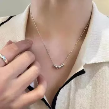 of simple niche plated 18K gold titanium steel wearing golden beans personalized design sense jewelry ins versatile necklace women