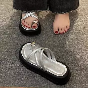 Офисные сандалии Xiaoxiangfeng, лето 2024, новая высококачественная верхняя одежда, кексы, толстая подошва, закрытый носок, одно слово, женская обувь 35