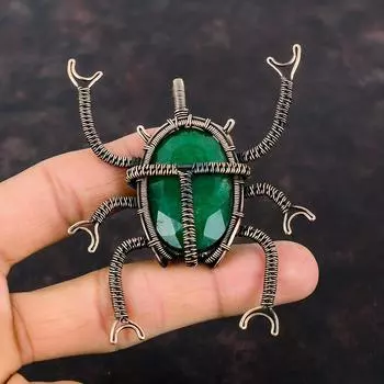 Ограненный замбийский изумруд, медный кулон, обернутый проволокой, медное украшение ручной работы, кулон в виде жука, подарок для нее, обернутый проволокой, драгоценный камень, ювелирное изделие