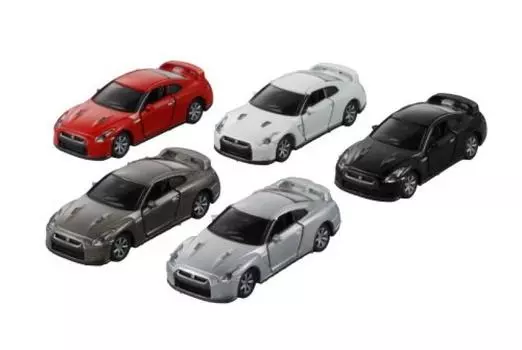 Ограниченная коллекция Tomica в честь 100-летнего юбилея NISSAN GT-R