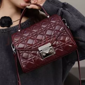 Ограниченная серия 2024 года, большая вместительная сумка через плечо из натуральной кожи - новая модная женская сумка SX007. 22cm x 10.5cm x 15.5cm темно-красного