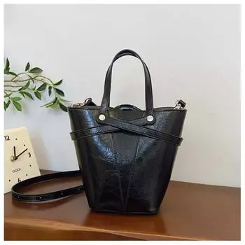 Oil wax skin bucket bag women s new niche design handbag mother bag commuter shoulder armpit bag