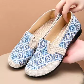 Old Beijing cloth shoes spring women s shoes wear-resistant and non-slip new one-pedal casual mother shoes middle-aged and elderly women s single shoe 35