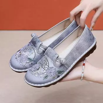Old Beijing cloth shoes women s soft sole casual ethnic style embroidered shoes mother shoes non-slip fashion versatile one-pedal single shoes 35