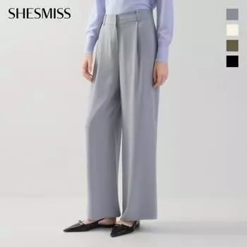 Она пропускает одну защипнутую сзади широкую полоску брюк SwwSlo11050 light blue/44