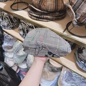 Оптовая продажа Корея 2024 новый ретро клетчатый берет с граффити женский большой обхват головы показать лицо маленький нишевый берет Head circumference 54-59CM чёрный