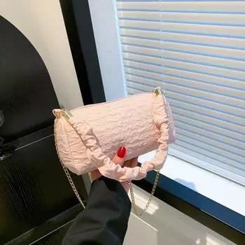 Оптовые популярные высококачественные плиссированные ручные маленькие квадратные сумки для женщин. Зима 2023 года. Новые универсальные сумки через плечо на одно плечо с цепочкой.