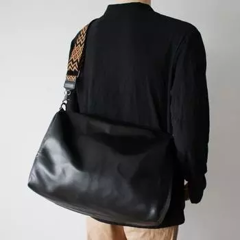 Original Japanese Minority Lightweight Soft Leather Shoulder Gym Bag Black (Brown rhomboid band)