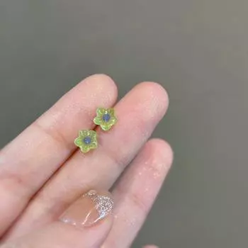 Original Spring/Summer S925 Silver Flower Small Ear Studs Mini Refined and Simple Plastic Ear-Caring Dopamine Color Earrings Grass green plastic needle