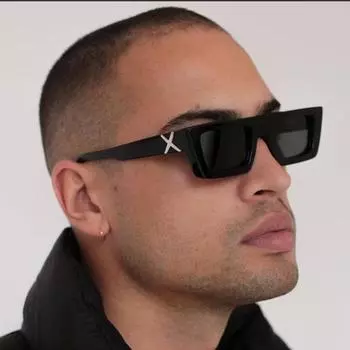 «Осень 2022 г. Солнцезащитные очки в квадратной оправе с небольшими заушниками и уникальными дужками»