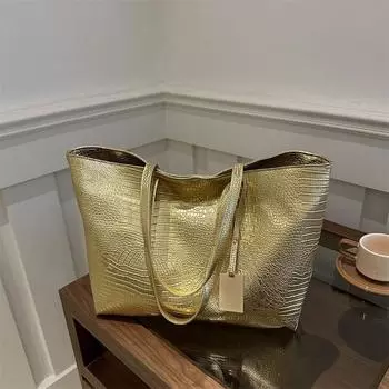 Осень 2024 года, новая европейская и американская ретро-сумка большой вместимости, модная и простая персонализированная повседневная портативная сумка через плечо чёрный