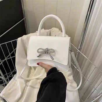 Осень и зима 2024 года, маленькая, свежая и простая, новая модная, симпатичная, с бантом, переносная, на одно плечо, косая, маленькая, квадратная сумка для женщин белый