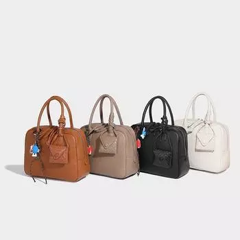 Осень и зима 2024 года, новая модная нишевая портативная сумка-подушка Boston через плечо для боулинга светло-коричневого