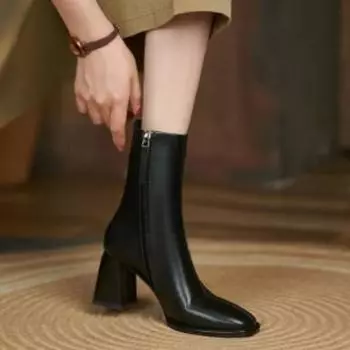 Осень и зима 2024 года. Новые универсальные женские ботинки телесного цвета с толстым каблуком и боковой молнией. Простые повседневные квадратные короткие ботинки для женщин. 35 чёрный