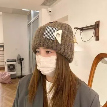 Осень и зима новая вязаная шапка с наклейкой на пуговицу для мужчин и женщин с большой окружностью головы, показывающая лицо, маленькая холодная шапка, ветрозащитная шерстяная шапка M56-58cm